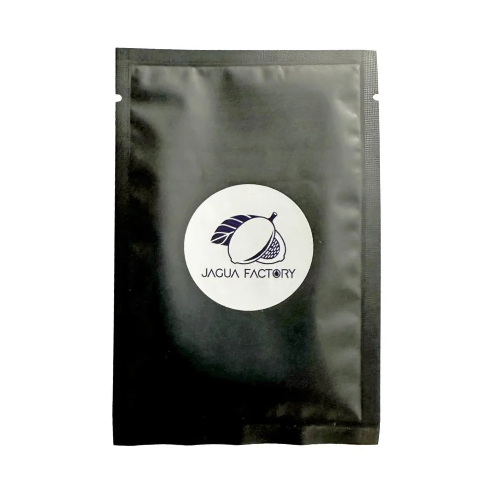 A packet of jagua powder for mixing fresh jagua gel or with henna